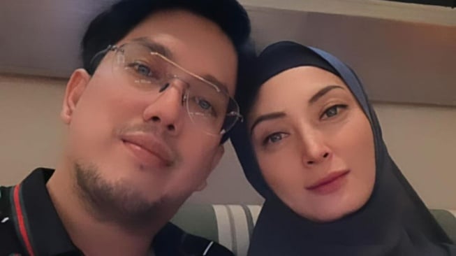 Della Puspita putuskan mengenakan jilbab (Instagram/@dellapuspita00)