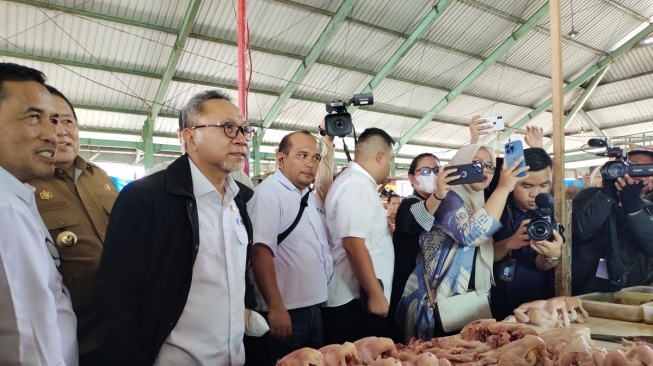 Tinjau Pasar Tradisional di Bandar Lampung, Zulhas Sebut Harga Pangan Stabil