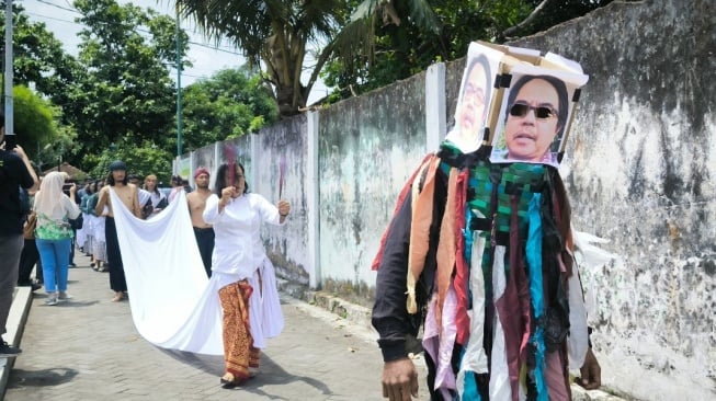 Tak Terima Permintaan Maaf Di Sosmed, Warga Jogja Tuntut Ade Armando ...