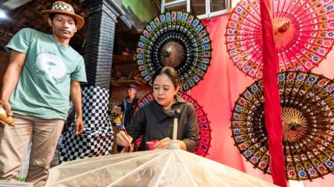 Tinjau Sentra Payung Lukis di Klaten, Puan Dorong Tingkatkan Promosi Demi Tarik Minat Anak Muda