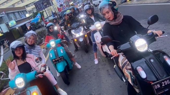 Gaya stylish para lady biker di Pulau Bangka [Yamaha Indonesia]