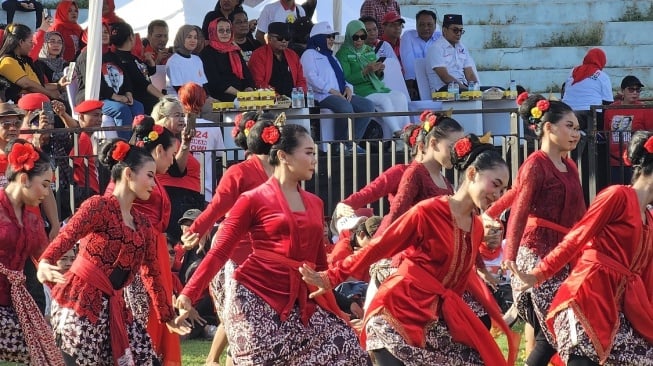 Senam Bareng Ribuan Emak-emak di Bantul, Siti Atiqoh: Nomor Telu Ya, Titip Pak Ganjar-Mahfud