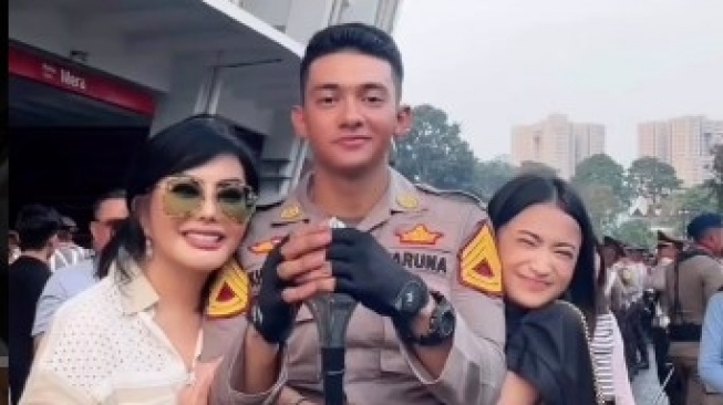 Khalifah Nasif bersama Patricia dan ibu (Instagram)