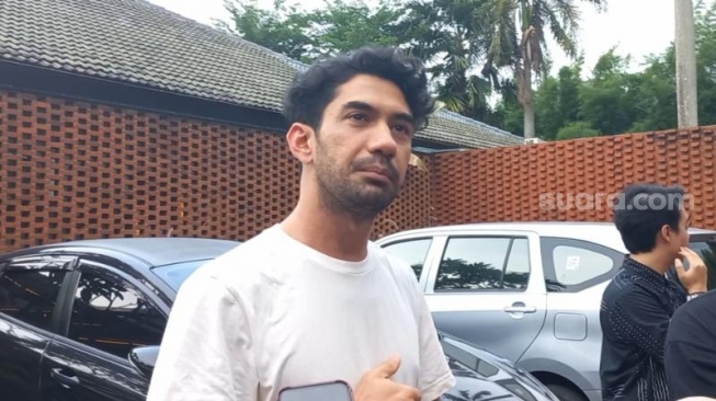 Job Padat Merayap, Reza Rahadian Sikat Jadwal Libur buat Syuting