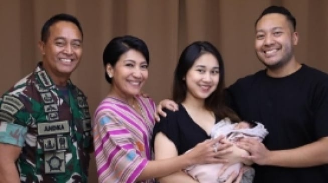 Putra Andika Perkasa, Alexander Putra menyamnbut kelahiran anak kedua. (Instagram)