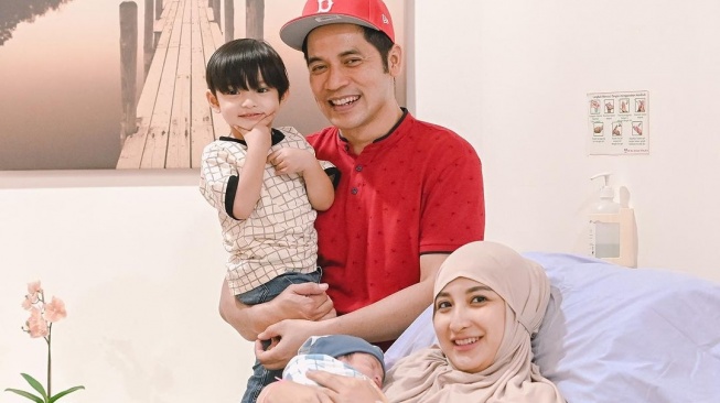 Artis Pria Jadi Ayah Dua Anak di Tahun 2023. (Instagram/rickyperdana06)