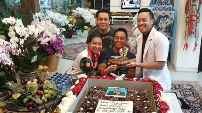 Alexander Putra merayakan ultah Jenderal Andika Perkasa.(Instagram/@dr.alexanderperkasa)