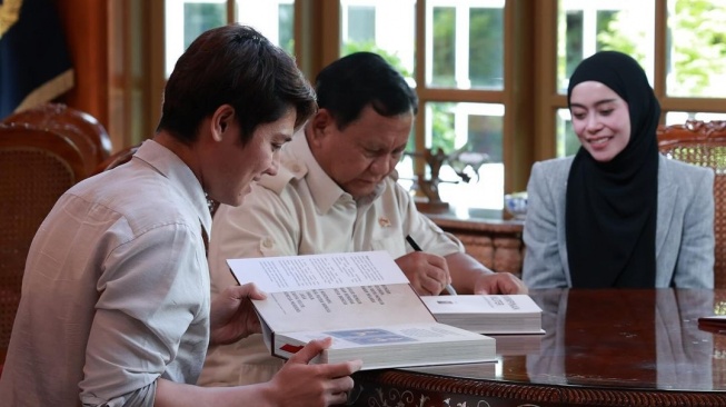 Lesti Kejora makan siang bersama Prabowo (Instagram/@rizkybillar)