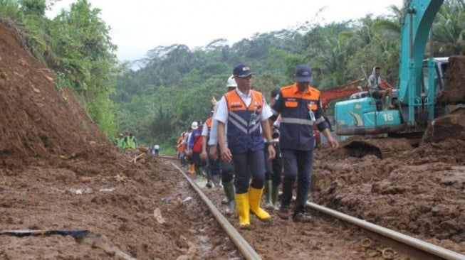 Antisipasi Longsor, PT KAI Tingkatkan Pengawasan Jalur Rel Rawan Gangguan di Kabupaten Banyumas