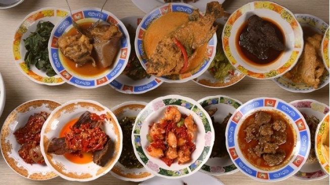 Rekomendasi 4 Menu Rumah Makan Padang Selain Rendang yang Menggugah Selera