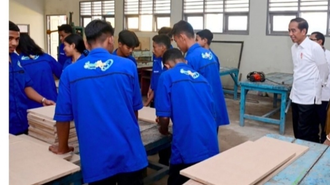 Dukung Pembelajaran Kelas Program Keahlian Teknik Otomotif, Presiden Kirim Mobil Praktik