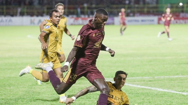 Duel PSM Makassar vs Bhayangkara FC dalam laga pekan ke-22 BRI Liga 1 2023-2024 di Stadion Stadion Gelora B. J. Habibie, Parepare, Jumat (8/12/2023). [Dok. PSM Makassar]