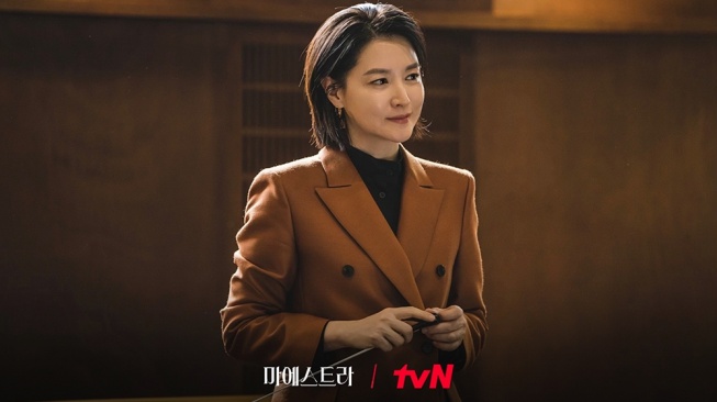 Pesona Lee Young Ae di Maestra: Strings of Truth (Instagram/@tvn_drama)