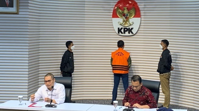 Tamat Kisah Hedon Eko Darmanto di Tangan KPK; Datang Berpakaian Kasual, Keluar Pakai Rompi Tahanan