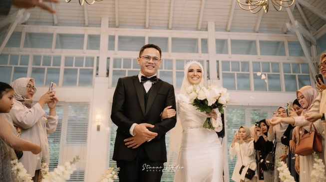 Nadya Mustika dan Iqbal Rosadi resmi jadi suami-istri. [Instagram]