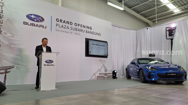 Subaru Corporation Japan hadir langsung untuk resmikan pembukaan Plaza Subaru Bandung bersama Subaru Indonesia dan jaringan diler resmi Plaza Subaru, Jumat (8/12/2023). (Suara.com/Rahman)