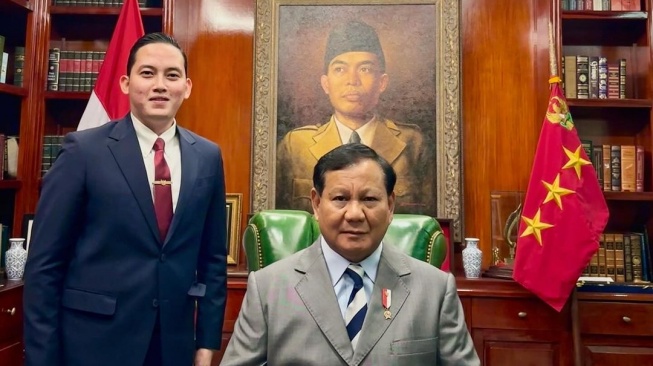 Prabowo Subianto dan sesprinya (ajudan) Rizky Irmansyah. (Instagram/@rizky_irmansyah)