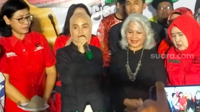 Tanpa Pengawalan Suami, Atikoh Ganjar Pranowo Malam-malam Blusukan Sendirian di Kandang Gibran