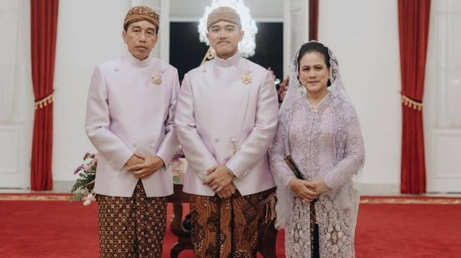 Joko Widodo, Kaesang Pangarep, dan Iriana. (Instagram/thebridestory)