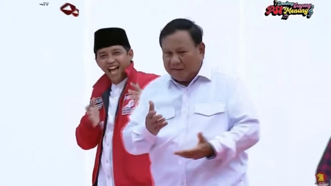 Momen Lucu HUT PSI di Stadion Jatidiri, dari Mic Mati, Prabowo Subianto Ditinggal Sendirian hingga Joget Gemoy