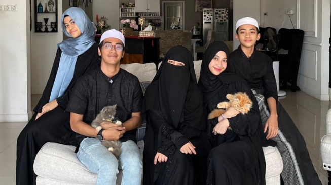 Keluarga Umi Pipik, Abidzar Al Ghifari, Adiba Khanza (instagram)