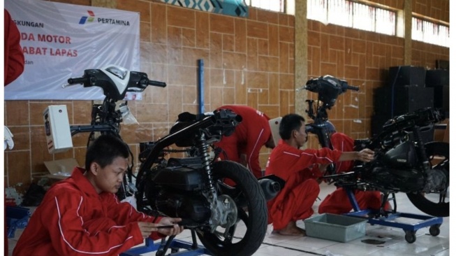 Dorong Program Entrepreneurship Perbengkelan, Pertamina Ajak Lapas Sidoarjo Bikin Bengkel Enduro Perdana di Jatimbalinus