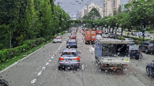 Musim Hujan Tiba, Ini Antisipasi Aquaplaning-Hydroplaning