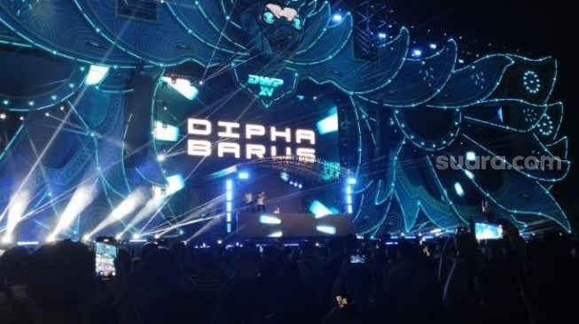 Dipha Barus Mainkan Lagu Kopi Dangdut di Hari Kedua Djakarta Warehouse Project