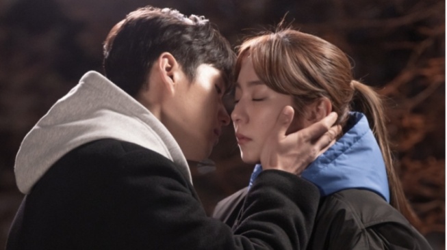 Spoiler Drama 'Live Your Own Life' Episode 23: Ciuman Pertama Uee dan Ha Jun