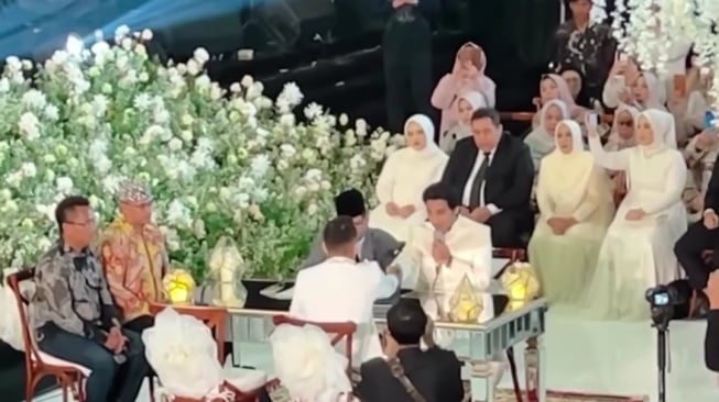 Momen Pernikahan Egy Maulana Vikri dan Adiba Khanza. (Dok. Instagram)