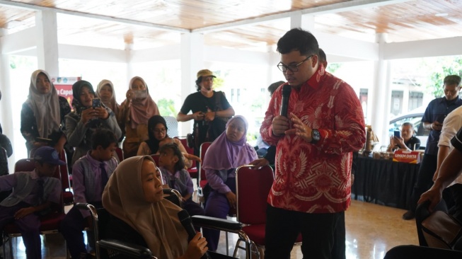 Mas Dhito Bakal Jadikan Kerajinan Tas Rajut Karya Disabilitas sebagai Cinderamata Pemkab Kediri