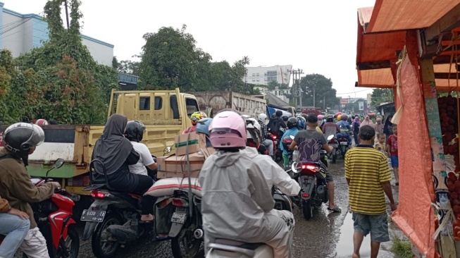 Jalan Menuju Lokasi Konsolidasi Prabowo-Gibran Macet Total, Ojol: Sudah Tiga Jam Terjebak