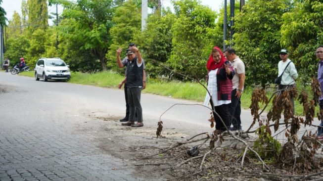 Flyover Madukoro Bikin Akses ke Bandara Ahmad Yani Ditutup, Jalan Rusak di Semarang Jadi Masalah