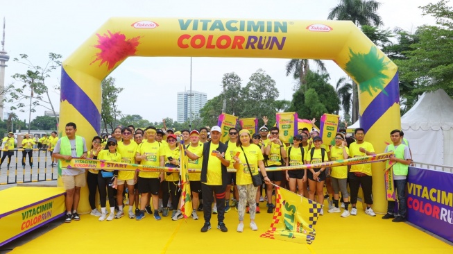 Vitacimin Colorrun 2023 bersatu Menpora Dito Ariotedjo. (Dok. Takeda Indonesia)