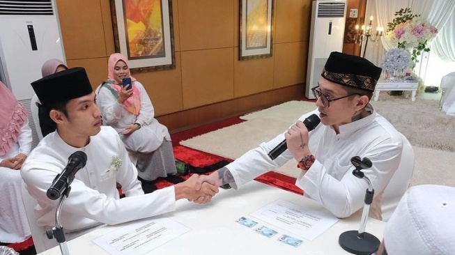 Artis Jadi Wali Nikah Saudara. (Instagram/miller_khan)
