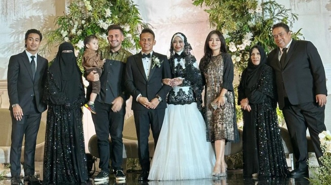 Artis datang ke pernikahan Egy Maulana Vikri dan Adiba Khanza. (Dok. Instagram)