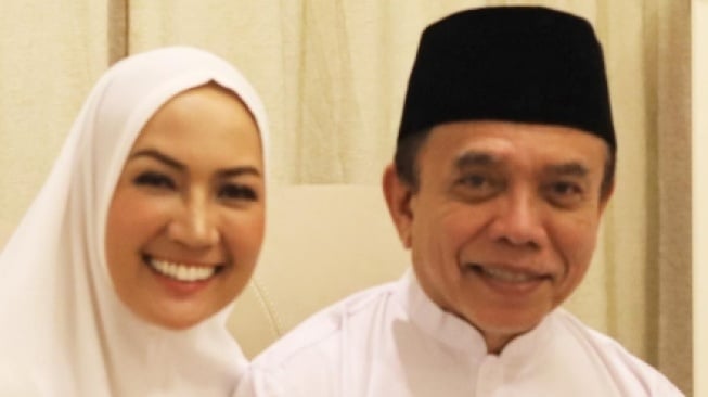 Steffy Burase dan Mantan Gubernur Aceh, Irwandi Yusuf. (Instagram/@irwandi_bin_yusuf)