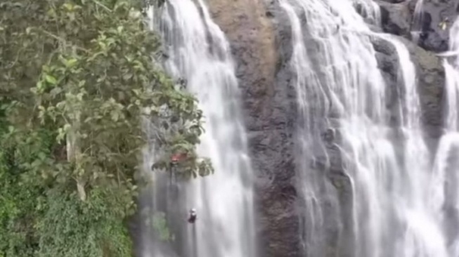 Surga Tersembunyi di Cianjur, Air Terjun Menawan dan Pemandangan Pesisir yang Memukau