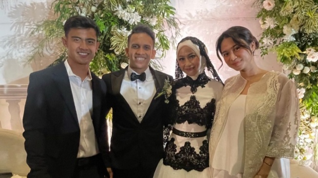 Artis datang ke pernikahan Egy Maulana Vikri dan Adiba Khanza. (Dok. Instagram)