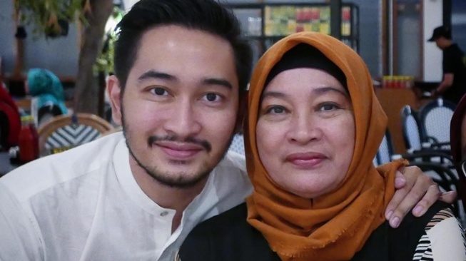 Dengar Ibu Meninggal, Jeje Govinda Linglung di London