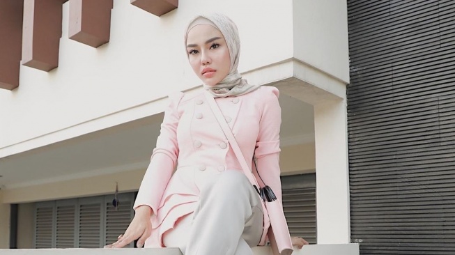 Artis Indonesia Terjerat Kasus Hukum di Tahun 2023. (Instagram/medinazein)