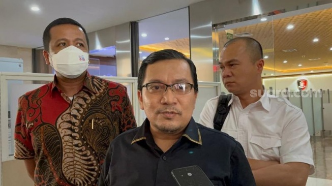 Sekjen Pandawa Nusantara, Faisal Anwar laporkan eks Ketua KPK Agus Rahardjo ke Bareskrim Polri. (Suara.com/M Yasir)