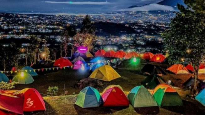 Bukit Cirimpak, Camping Seru Bersama Teman dengan View Citylight Bogor