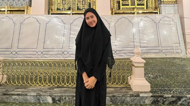 Shenacinnamon pergi umrah (Instagram/@shenacinnamon)
