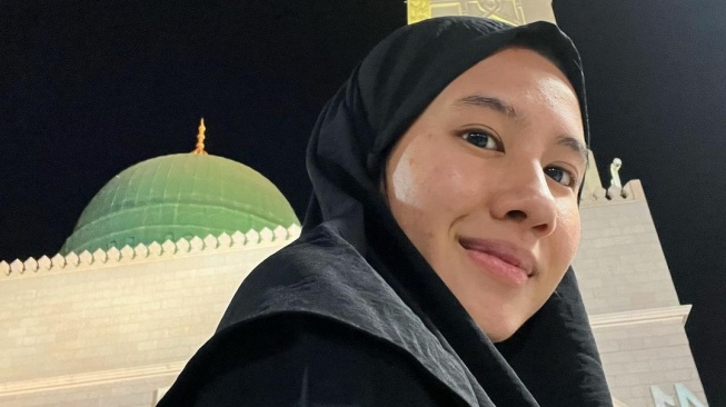 Shenacinnamon pergi umrah (Instagram/@shenacinnamon)