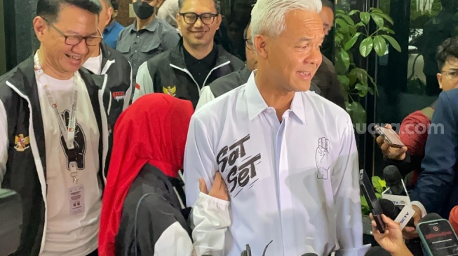 Ditanya Ada Masakan Khusus Untuk Suami Jelang Debat Capres, Siti Atikoh Malah Tersipu Sembunyikan Muka