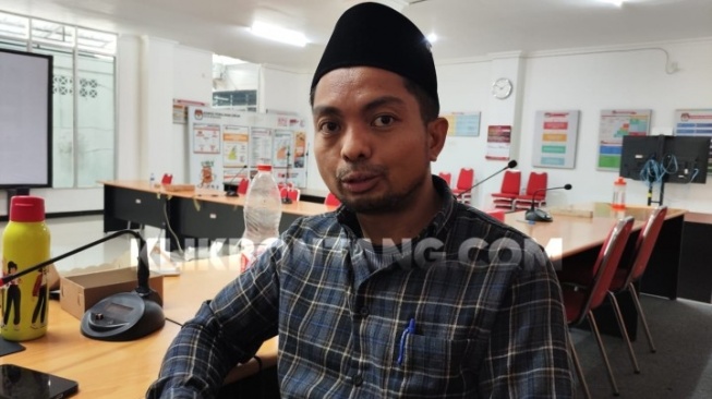 Koordinator Divisi Sosialisasi, Pendidikan Pemilih, Partisipasi Masyarakat dan SDM KPU Bontang Bontang, Azis Maidy Muspa. [KlikKaltim.com]