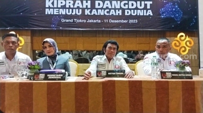 Rhoma Irama ditemui di kawasan Daan Mogot, Jakarta Barat pada Senin (11/12/2023). [Suara.com/Rena Pangesti]