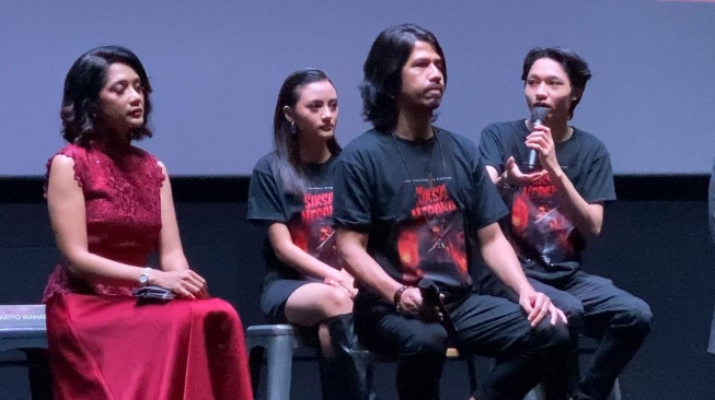Kiesha Alvaro bersama para pemeran film Siksa Neraka di CGV Grand Indonesia, Jakarta, Senin (11/12/2023). [Suara.com/Adiyoga Priyambodo]