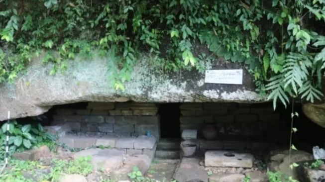 Reruntuhan Candi Ditemukan di Goa Mlaten, Diyakini Tempat Bertapa Ken Arok dan Ken Dedes
